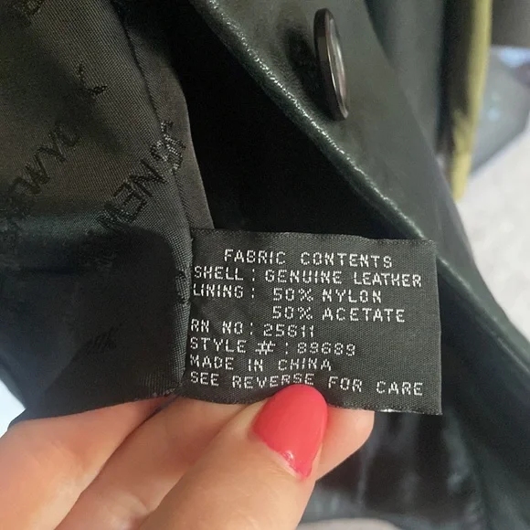 Jones New York Medium Petite Classic Vintage 90’s Black Lined Leather Jacket - Picture 8 of 8